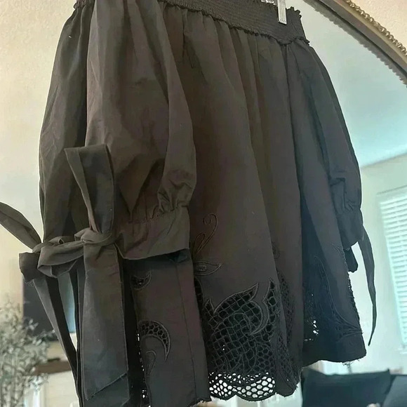 CHELSEA 28 black off shoulder with lace cutout & bow sleeves - Picture 2 of 3